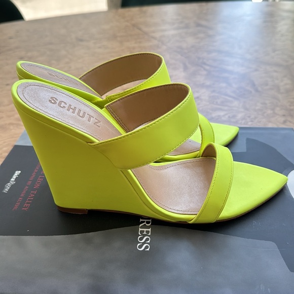 Fun summer neon wedges - Picture 2 of 5